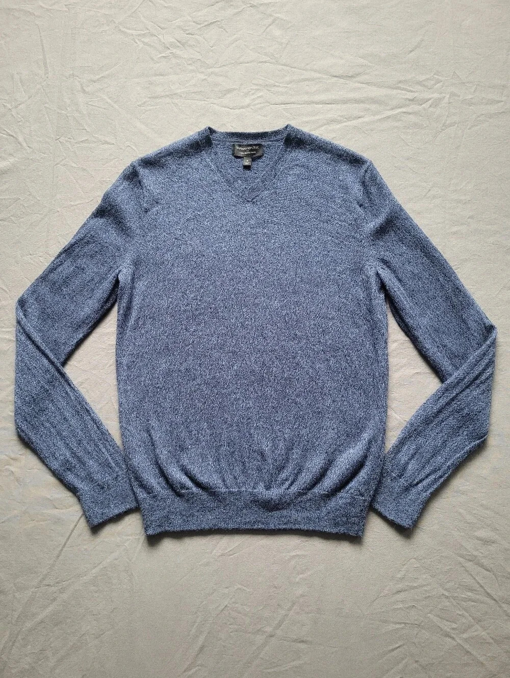 Banana Republic 100% Merino Wool V-Neck Sweater Men's Small Heather Navy Blue